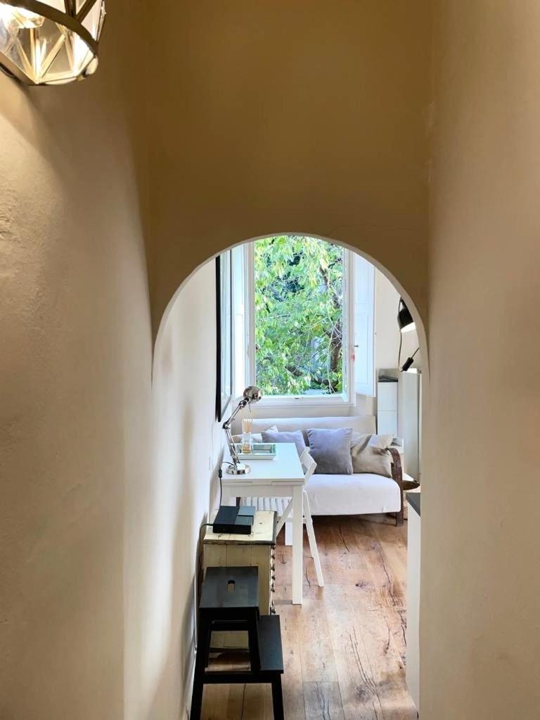 Surrounded By Greenery In The Heart Of Appartement